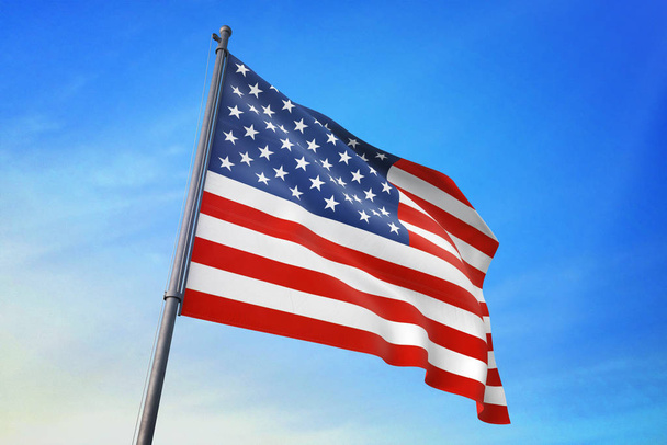 Amerika Birleşik Devletleri bayrak mavi gökyüzü rüzgarda sallayarak - Fotoğraf, Görsel