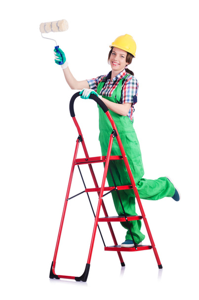 Vrouwelijke reparateur met ladder - Foto, afbeelding