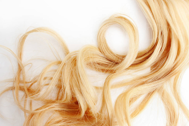Golden Curls hair isolated on white background. strand of Blonde or red hair, hair care - Foto, afbeelding