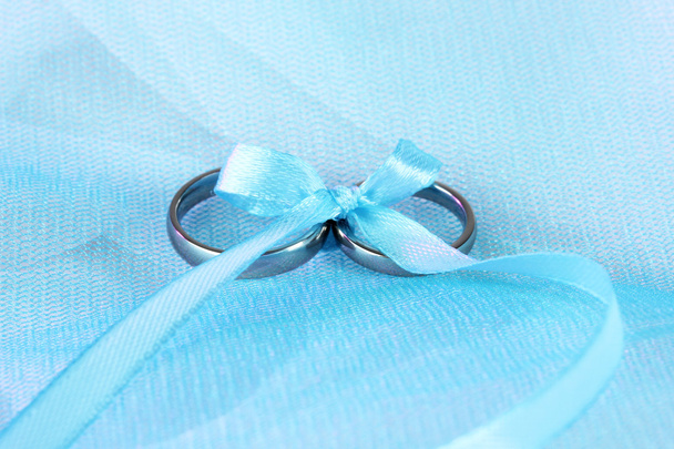 Wedding rings tied with ribbon - Фото, изображение