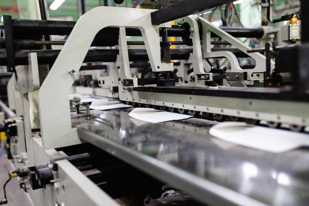 Maquinaria y procesos de impresión en una moderna imprenta
. - Foto, Imagen