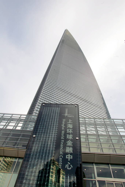 View of the Shanghai World Financial Center in the Lujiazui Financial District in Pudong, Shanghai, China, 4 August 2008 - Φωτογραφία, εικόνα