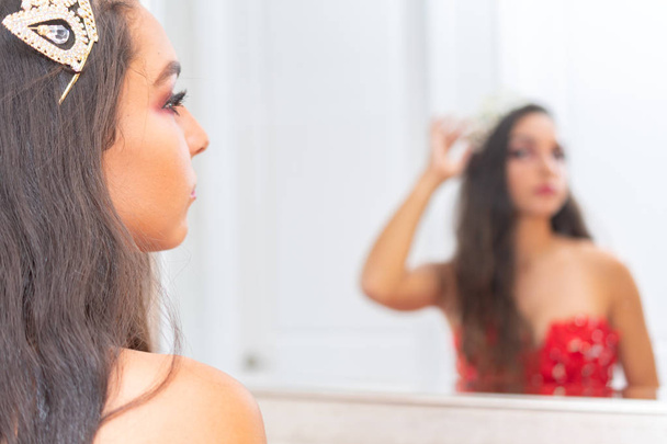 Teenage girl who is competing at a beauty pageant - Φωτογραφία, εικόνα