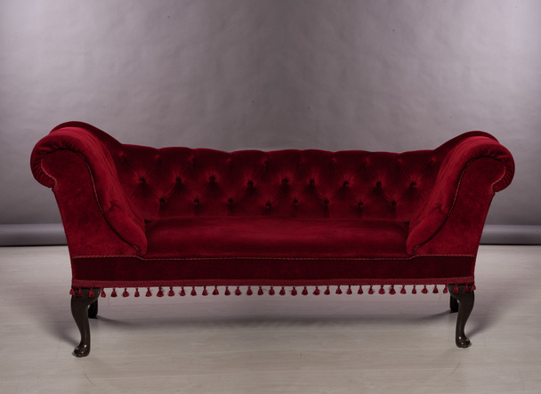 Pehmustettu chesterfield sohva
 - Valokuva, kuva