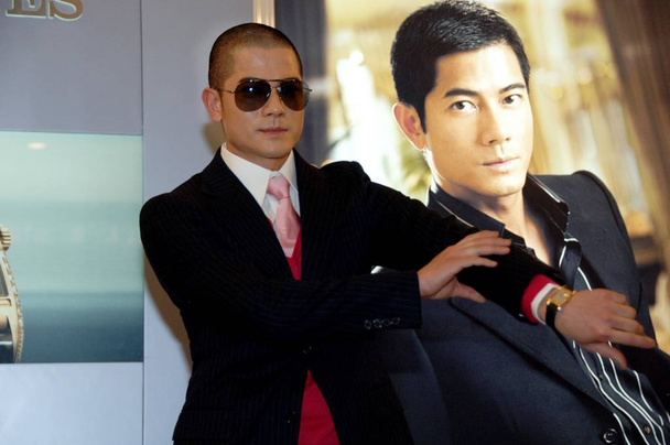 Hong Kong singer and actor Aaron Kwok poses during a promotional event for a watch brand Longines in Xian of northwest Chinas Shaanxi province, February 3,2007 - 写真・画像