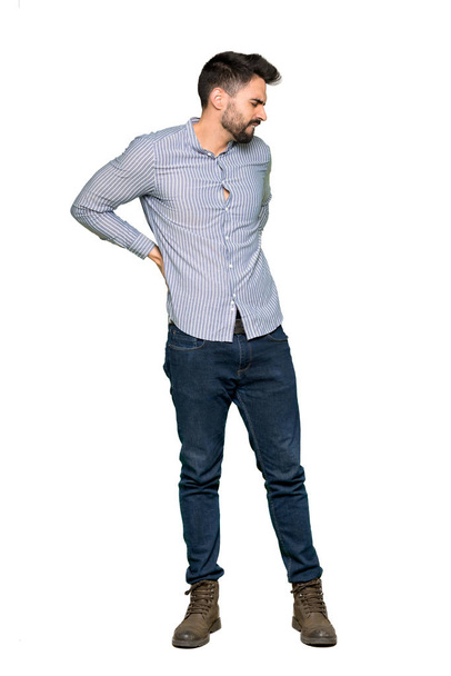 Full-length shot di Elegante uomo con camicia che soffre di mal di schiena per aver fatto uno sforzo su sfondo bianco isolato
 - Foto, immagini