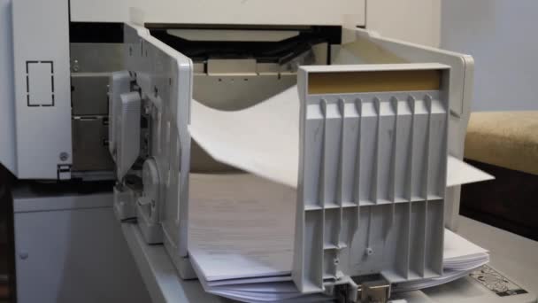 Wszystko nowoczesny cyfrowy drukarki centrum kopii - Materiał filmowy, wideo