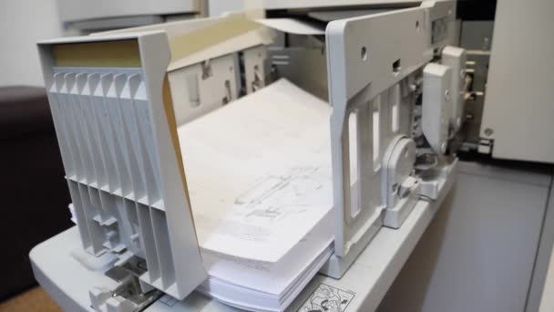 Detail van een moderne digitale printer van een kopie centrum - Video