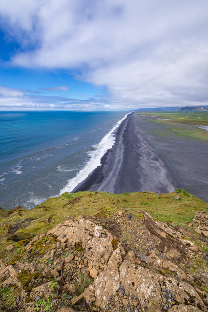 Vista de Dyrholaey cape na parte sul da Islândia
 - Foto, Imagem