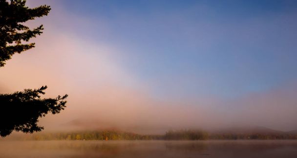 vista del Lac-Superieur, en Laurentides, Mont-tremblant, Quebec, Canadá - Foto, Imagen