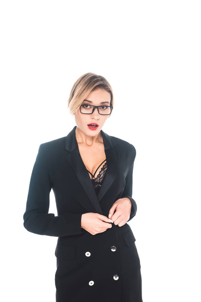 attraente donna d'affari in abito formale con scollatura aperta e biancheria intima nera isolata su bianco
 - Foto, immagini
