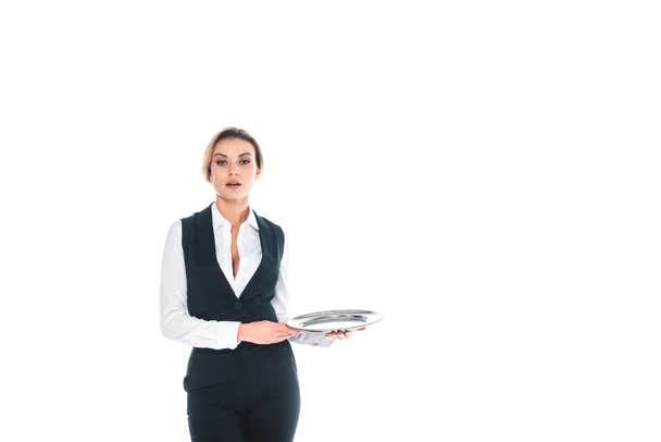 atractiva camarera rubia en uniforme negro bandeja aislada en blanco
 - Foto, Imagen