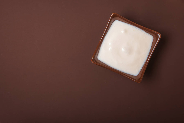 Homemade yogurt in a ceramic square bowl. Healthy food from the concept of yogurt. Top view. - Fotoğraf, Görsel