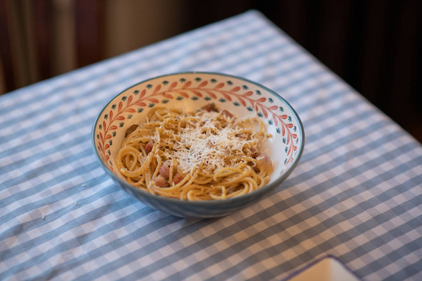 Carbonara, comida tradicional italiana
 - Foto, Imagem