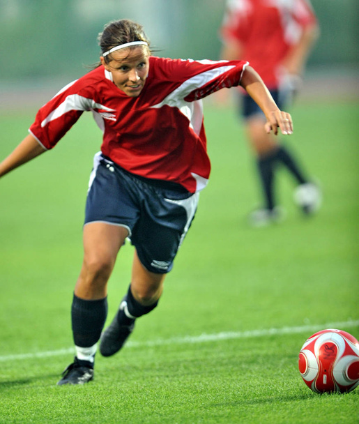 Members of Norway Olympic Womens Soccer Tean during a training session in Qinhuangdao city, north Chinas Hebei province, 3 August 2008 prior to the Beijing 2008 Olympic Games to be held on August 8. - Zdjęcie, obraz