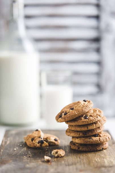 oatmeal cookies with chocolate and milk on a light background - Fotografie, Obrázek