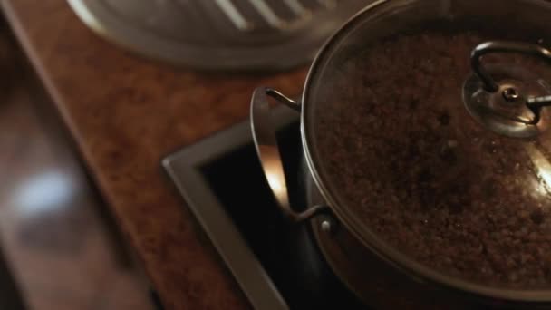 Buckwheat Porridge Cooking In The Kitchen. Close-up - Video, Çekim