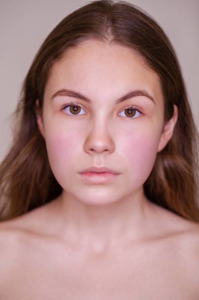 Make up. Closeup portrait of a beautiful young brunette woman - Valokuva, kuva