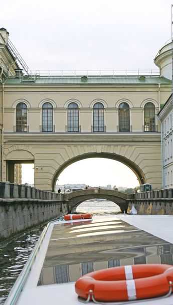 Brzegu rzeki w Sankt Petersburgu, Rosja - Zdjęcie, obraz