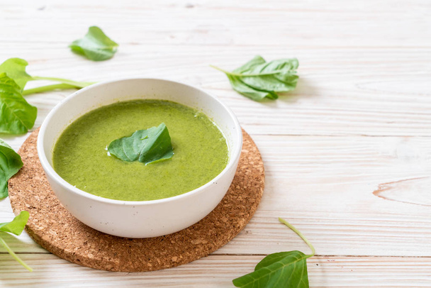 spinach soup bowl - healthy food style - Foto, Imagem