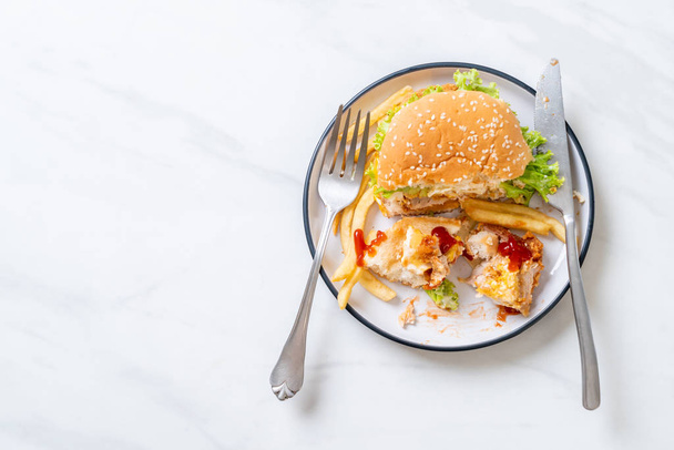 fried chicken burger - unhealthy food style - Foto, Bild