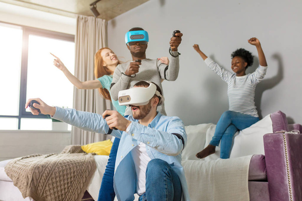 International students enjoying together with glasses of virtual reality - Foto, Imagem