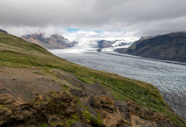  Glacier Svinafellsjokull, partie du glacier Vatnajokull. Parc national Skaftafel sur l'Islande - Photo, image
