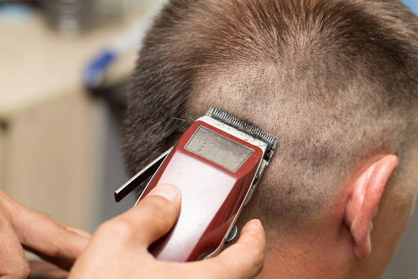 Mens haircut at the beauty salon machine - Φωτογραφία, εικόνα