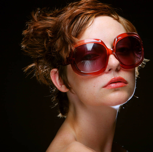 young woman with sunglasses - Foto, afbeelding