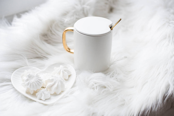 Luxurious new china coffee mug with golden handle - 写真・画像