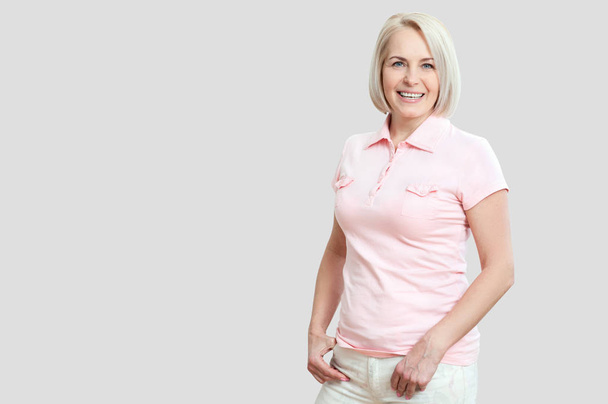 Friendly smiling middle-aged woman isolated on white background - Zdjęcie, obraz