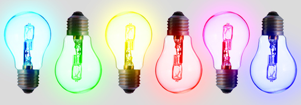 seis lâmpadas padrão; na cor do arco-íris. Alinhado em um fundo branco
 - Foto, Imagem
