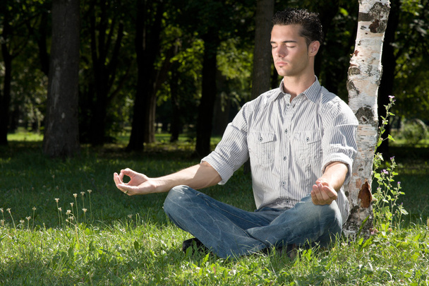 Meditación después del trabajo
 - Foto, Imagen
