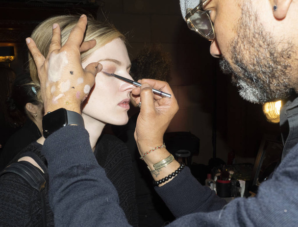 New York, NY, USA - February 11, 2019: A model prepares backstage for Dennis Basso Fall/Winter 2019 Collection during New York Fashion Week at Cipriani 42nd Street, Manhattan - Foto, imagen