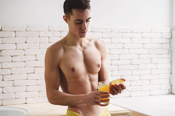 healthy lifestyle. fit man drinking orange juice - Φωτογραφία, εικόνα