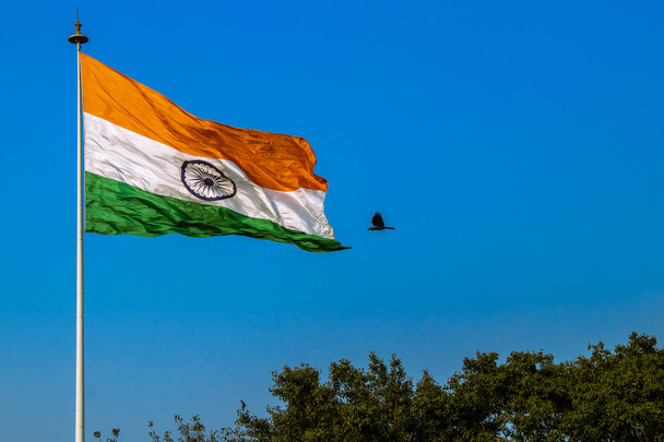 India nemzeti zászló egy vízszintes téglalap alakú trikolor mély sáfrány, a fehér és a zöld a Asóka csakrája központjában - Fotó, kép