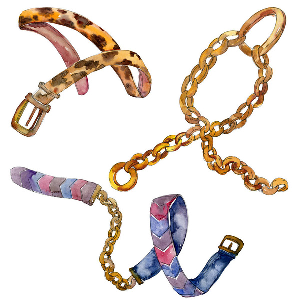 Cinturones de cuero y cadena dorada dibujan ilustración de moda en un fondo de estilo acuarela. Elemento de cinturón aislado
. - Foto, Imagen