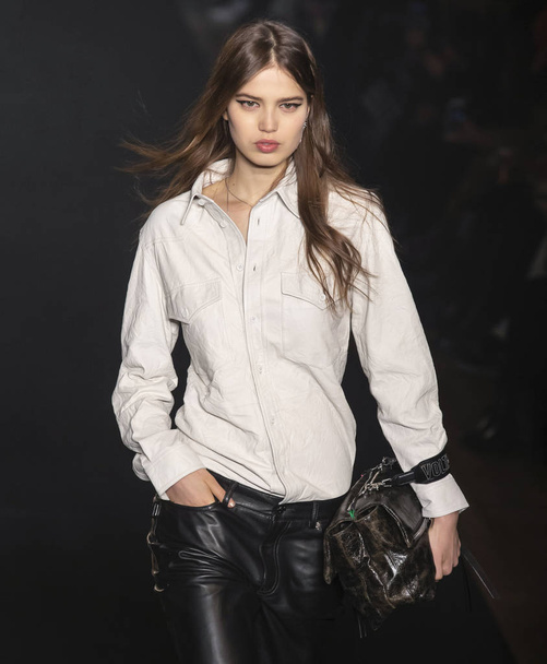 New York, New York - February 11, 2019: Sara Witt walks the runway at Zadig & Voltaire Fall Winter 2019 Fashion Show at Park Avenue Armory  - Foto, Imagen