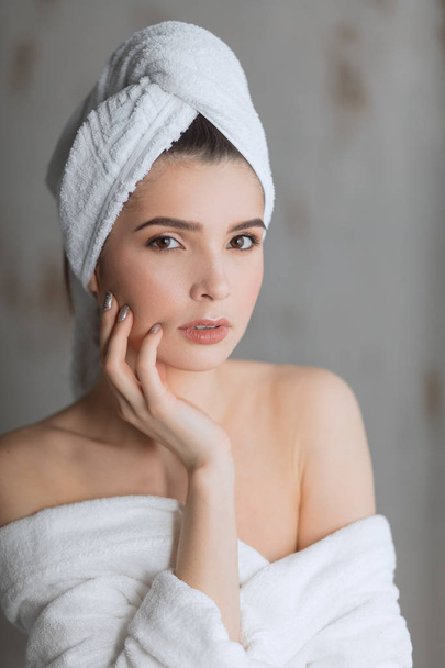 Spa Woman. Attractive woman feeling her skin smooth and well-groomed after bath. - Foto, Imagem