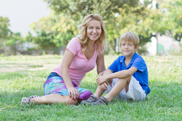 Mom and her little son in the park - Foto, Imagen