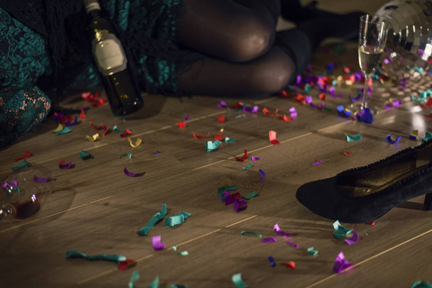 a woman had too much to drink at a party. - 写真・画像