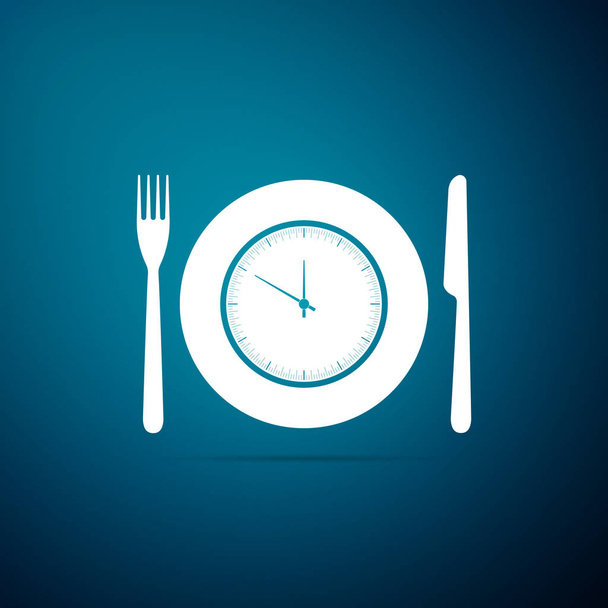 青の背景に分離された時計、フォークおよびナイフのアイコンのプレート。昼食の時間。食べて、栄養補給、食事の時間や食事の概念。フラットなデザイン。ベクトル図 - ベクター画像