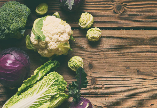 Different varieties of cabbage. Organic fresh vegetables - cauliflower, kohlrabi broccoli, white and purple cabbage, savoy, brussels. Raw food. Healthy food. - Zdjęcie, obraz