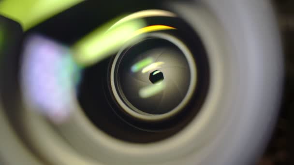 Nyitó és záró egy fénykép fényképezőgép objektív blende membrán pengék - Felvétel, videó