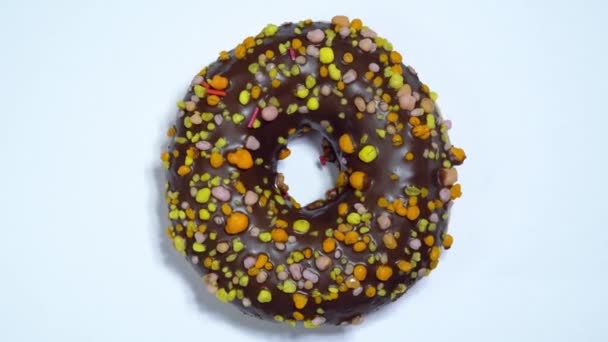 Sweet donuts rotating on a white background. Traditional American sweetness - Footage, Video