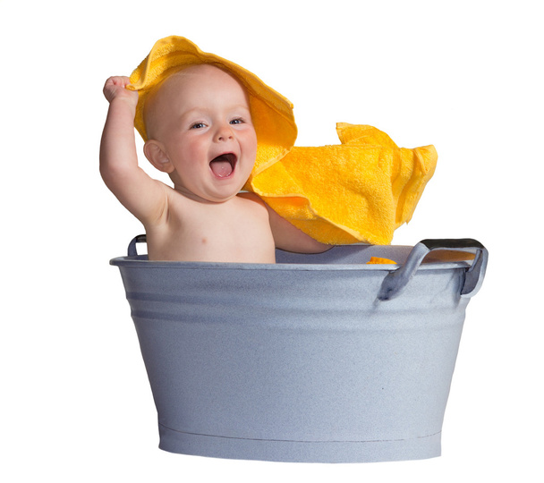 Bebé pequeno alegre em um banho
 - Foto, Imagem