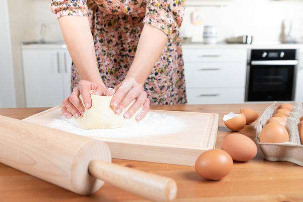 Young beautiful girl making dough - Foto, Imagem