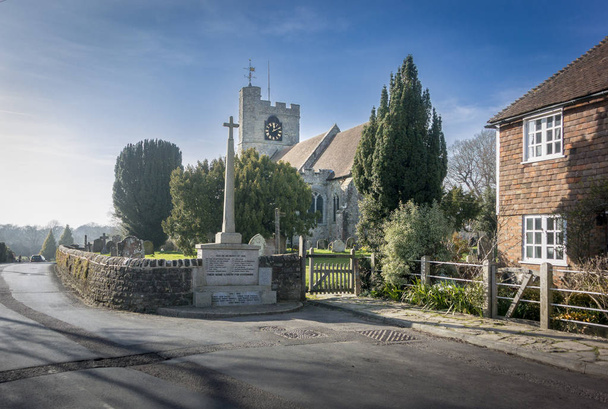 War memorial and St Margaret 's church in the village of Bethersden, Kent, UK
 - Фото, изображение