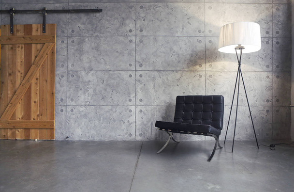 Diseño interior de salón de color gris con lámpara de pie y sillón con espacio para copias
 - Foto, Imagen