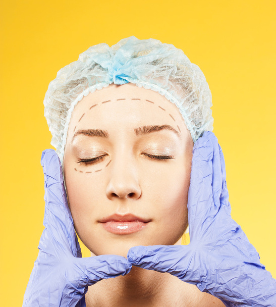Beauty woman giving botox injections. studio - Fotó, kép
